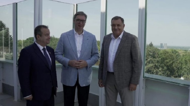 This image has an empty alt attribute; its file name is Ivica-Daciq-Aleksandar-Vuciq-e-Milorad-Dodik.jpg