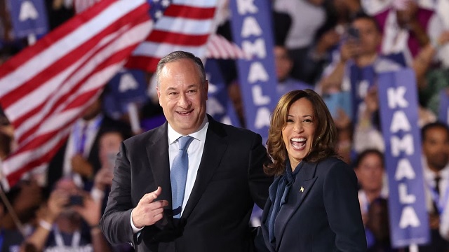 This image has an empty alt attribute; its file name is Kamala-Harris-e-Tim-Walz-ne-Konventen-Demokrate-Cikago-1.jpg