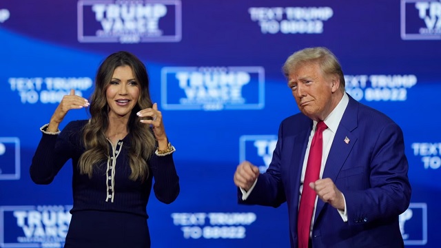 Kristi Noem e Donald Trump